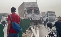 हाईवे पर रॉन्ग साइड में ट्रक ने मचाया मौत का तांडव- छह लोग डाले कुचल हाईवे पर रॉन्ग साइड में ट्रक ने मचाया मौत का तांडव- छह लोग डाले कुचल