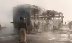 एक्सप्रेस वे पर बस बनी आग का गोला- आजमगढ़ जा रही थी प्राइवेट बस एक्सप्रेस वे पर बस बनी आग का गोला- आजमगढ़ जा रही थी प्राइवेट बस
