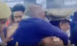 मेला इंचार्ज इंस्पेक्टर पीठ पर बैठकर कराया गंगा स्नान- नजारा देख....