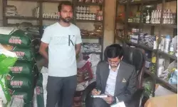 दुकान पर बिक रही थी नकली खाद- एसडीएम ने कर दिया सीज- 36 बोरी.. दुकान पर बिक रही थी नकली खाद- एसडीएम ने कर दिया सीज- 36 बोरी..