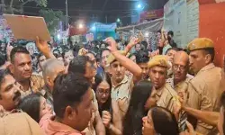 लाइव कंसर्ट में सुरक्षा को गई पुलिस खुद वारदात का शिकार- पिस्टल व.... लाइव कंसर्ट में सुरक्षा को गई पुलिस खुद वारदात का शिकार- पिस्टल व....