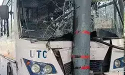 बेकाबू हुई रोडवेज बस टोल प्लाजा के पिलर से टकराई- यात्रियों में चीख... बेकाबू हुई रोडवेज बस टोल प्लाजा के पिलर से टकराई- यात्रियों में चीख...