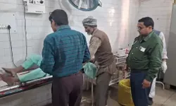 बैलगाड़ी की टक्कर से बाइक सवार तीन युवकों की खतरे में पडी जान बैलगाड़ी की टक्कर से बाइक सवार तीन युवकों की खतरे में पडी जान