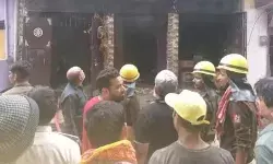 रेडीमेड कपड़ा के गोदाम समेत दो दुकानों में भीषण आग- लाखों का माल खाक