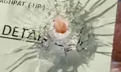 दिल्ली देहरादून हाईवे पर स्टूडेंट से भरी बस पर अंधाधुंध फायरिंग दिल्ली देहरादून हाईवे पर स्टूडेंट से भरी बस पर अंधाधुंध फायरिंग