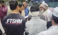 छोटा हाथी में सवार हो रहे ड्राइवर को हाईवे पर बस में कुचला