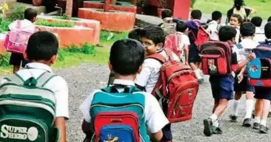 इस वजह से डीएम ने क्लास 1 से 12वीं तक के स्कूल बंद करने का दिया आदेश इस वजह से डीएम ने क्लास 1 से 12वीं तक के स्कूल बंद करने का दिया आदेश