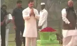 107 वीं जयंती पर पूर्व प्रधानमंत्री को अर्पित किए श्रद्धा सुमन 107 वीं जयंती पर पूर्व प्रधानमंत्री को अर्पित किए श्रद्धा सुमन