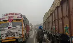 मेरठ करनाल हाईवे पर कई वाहन आपस में टकराए- भैंसें की मौत मेरठ करनाल हाईवे पर कई वाहन आपस में टकराए- भैंसें की मौत