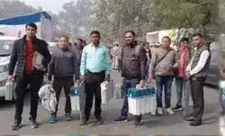 पोलिंग पार्टियों हुई रवाना- जनता करेगी अब नेताओं के भविष्य का फैसला पोलिंग पार्टियों हुई रवाना- जनता करेगी अब नेताओं के भविष्य का फैसला