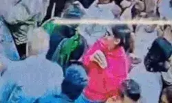 बांके बिहारी के दर्शन कर जोड़े हाथ- खाया प्रसाद और फिर अचानक....