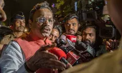 कैश फॉर वोट को लेकर भाजपा महासचिव की सफाई- बोले मैं इतना मूर्ख.... कैश फॉर वोट को लेकर भाजपा महासचिव की सफाई- बोले मैं इतना मूर्ख....