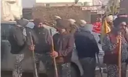 वोटिंग के दौरान बवाल- आप एवं कांग्रेस कार्यकर्ताओं आपस में भिड़ंत वोटिंग के दौरान बवाल- आप एवं कांग्रेस कार्यकर्ताओं आपस में भिड़ंत