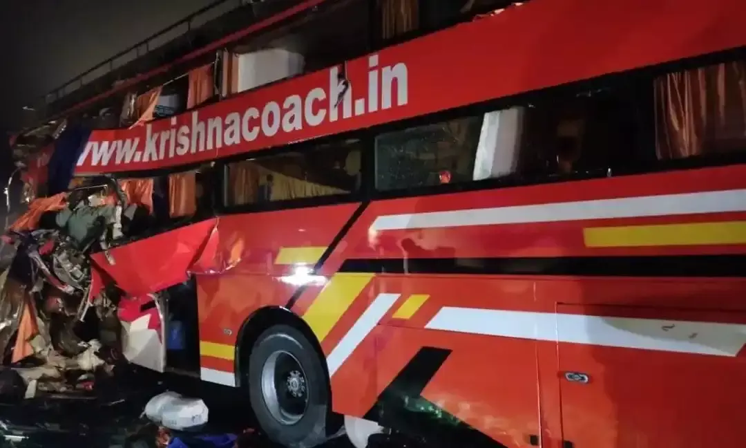 एक्सप्रेस वे पर हादसे का कहर-बस व ट्रक की भिड़ंत- पांच की मौत