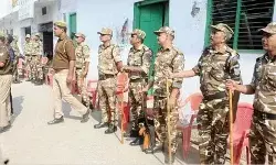 जामा मस्जिद की सुरक्षा बढ़ाई- RAF की तैनाती- दो रास्ते किए गए बंद जामा मस्जिद की सुरक्षा बढ़ाई- RAF की तैनाती- दो रास्ते किए गए बंद