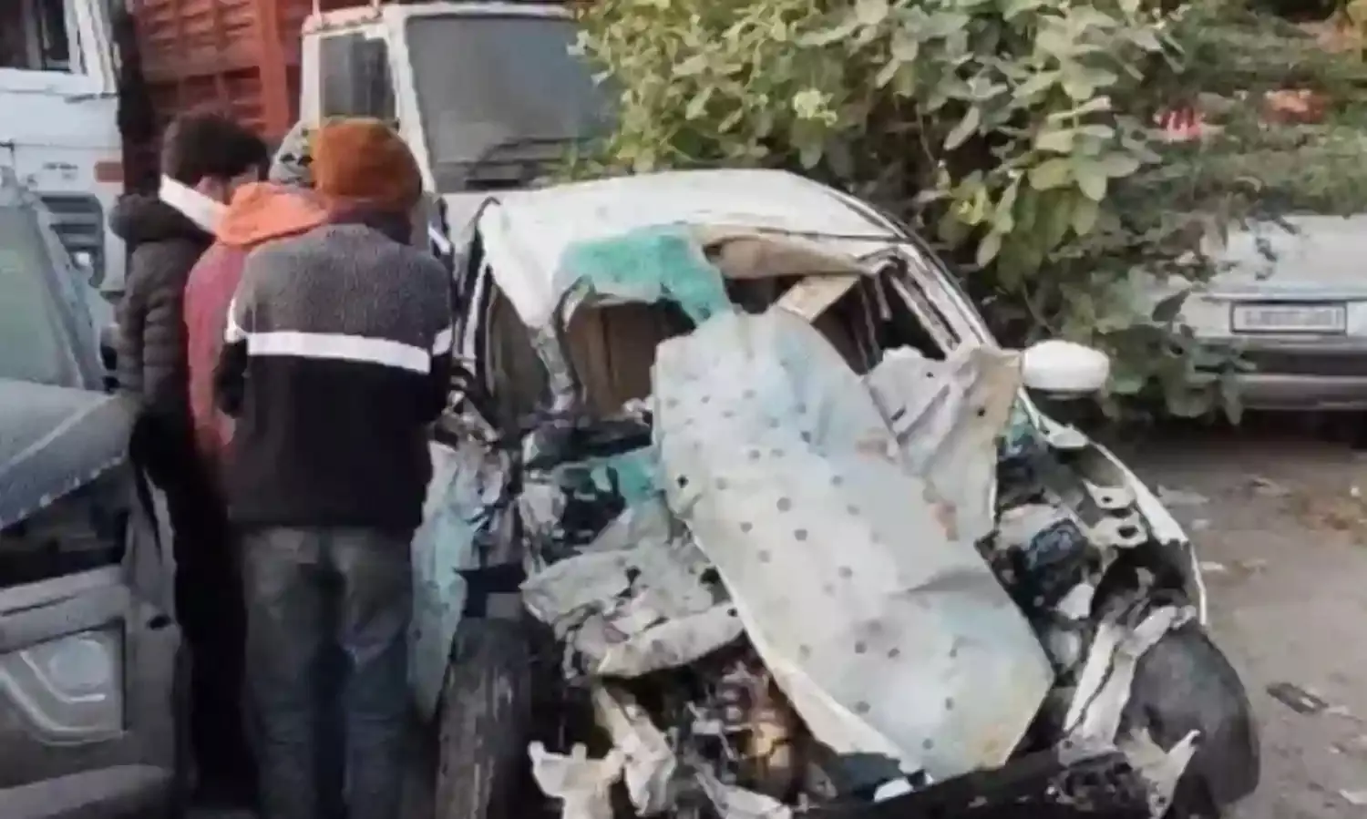 रॉन्ग साइड में दौड़ रही कार डंपर से टकराई तो पांच की हुई मौत
