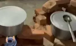 स्कूल में जनप्रतिनिधि के साथ दारू के जाम- मटन पार्टी में उधेड़ी तंगडिया स्कूल में जनप्रतिनिधि के साथ दारू के जाम- मटन पार्टी में उधेड़ी तंगडिया