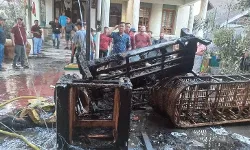 बुरी तरह से डरे मंत्री ने अपने मकान को किया किले में तब्दील बुरी तरह से डरे मंत्री ने अपने मकान को किया किले में तब्दील