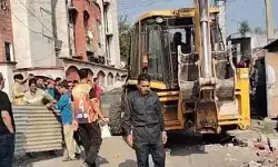 कश्मीरी पंडितों की दुकानों पर बुलडोजर- हुआ जमकर बवाल- बैकफुट पर.... कश्मीरी पंडितों की दुकानों पर बुलडोजर- हुआ जमकर बवाल- बैकफुट पर....