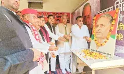 सपा ने मनाई मुलायम सिंह यादव की जयंती- क्या बोले नेता, पढ़िए खबर सपा ने मनाई मुलायम सिंह यादव की जयंती- क्या बोले नेता, पढ़िए खबर