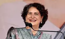 प्रियंका गांधी 4 लाख वोटों से आगे- बहुत पीछे खिसकी भाजपा