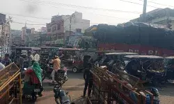 डग्गामार बसें बनी जी का जंजाल- जाम से पब्लिक बुरी तरह बेहाल डग्गामार बसें बनी जी का जंजाल- जाम से पब्लिक बुरी तरह बेहाल