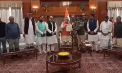 सरकार बनाने की हलचल हुई तेज- राज्यपाल से हेमंत सोरेन ने की मुलाकात सरकार बनाने की हलचल हुई तेज- राज्यपाल से हेमंत सोरेन ने की मुलाकात