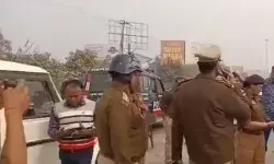 संभल जाने को लेकर सांसद चंद्रशेखर एवं पुलिस के बीच जोर आजमाइश संभल जाने को लेकर सांसद चंद्रशेखर एवं पुलिस के बीच जोर आजमाइश