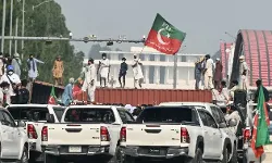 पूर्व पीएम के हजारों समर्थक कर लिए अरेस्ट- अब लॉकडाउन जैसे हालात पूर्व पीएम के हजारों समर्थक कर लिए अरेस्ट- अब लॉकडाउन जैसे हालात