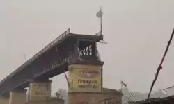 नदी में समाया गंगा पर बना पुल- ऐतिहासिक धरोहर के नुकसान.... नदी में समाया गंगा पर बना पुल- ऐतिहासिक धरोहर के नुकसान....