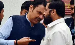 सरकारी आवास से हटी मुख्यमंत्री की नेम प्लेट