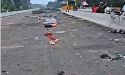 सड़क किनारे लगे टेंट में घुसा तेज रफ्तार ट्रक-5 लोगों की मौत मचा कोहराम