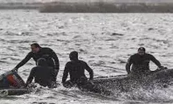 एक नाव डूबने से 16 लोग हुए लापता- मची अफरा तफरी एक नाव डूबने से 16 लोग हुए लापता- मची अफरा तफरी