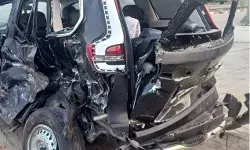 डिवाइडर तोड़कर ट्रक में घुसी कार-जीवन बचाने वाले 5 डॉक्टरों की गई जान डिवाइडर तोड़कर ट्रक में घुसी कार-जीवन बचाने वाले 5 डॉक्टरों की गई जान