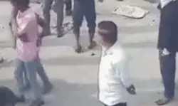 संभल हिंसा के बाद खुले स्कूल लेकिन बच्चे गायब - इंटरनेट बंद संभल हिंसा के बाद खुले स्कूल लेकिन बच्चे गायब - इंटरनेट बंद