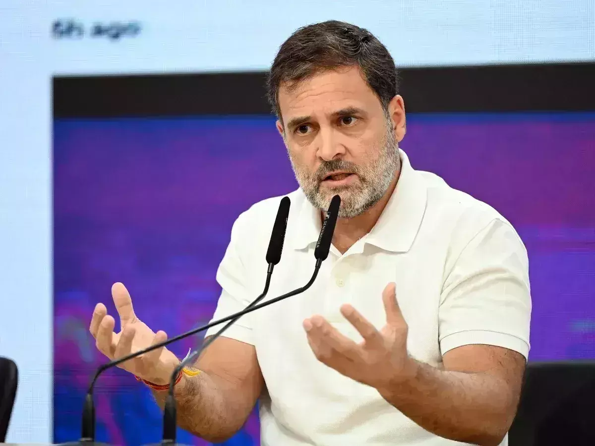 अडानी को गिरफ्तारी से बचा रही है मोदी सरकार- राहुल अडानी को गिरफ्तारी से बचा रही है मोदी सरकार- राहुल