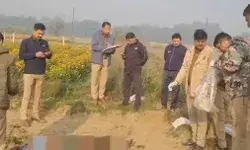 धारदार हथियार से मर्डर कर खेत में फेंकी लाश- क्षेत्र के लोगों में.... धारदार हथियार से मर्डर कर खेत में फेंकी लाश- क्षेत्र के लोगों में....