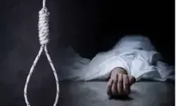 यूनिवर्सिटी के छात्र ने मौत को लगाया गले- फांसी लगाकर दी जान यूनिवर्सिटी के छात्र ने मौत को लगाया गले- फांसी लगाकर दी जान
