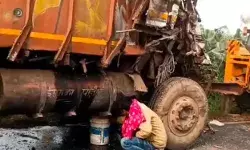 यात्रियों से भरी बस की ट्रक के साथ हुई भिड़ंत- घायल हुए लोग हायर... यात्रियों से भरी बस की ट्रक के साथ हुई भिड़ंत- घायल हुए लोग हायर...