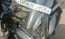 रॉन्ग साइड में फर्राटा भर रहे ट्रक में मारी बाइक में टक्कर रॉन्ग साइड में फर्राटा भर रहे ट्रक में मारी बाइक में टक्कर