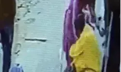 ट्यूशन टीचर ने अपनी इज्जत की ऐसे की सुरक्षा- शोहदे को मौके से.... ट्यूशन टीचर ने अपनी इज्जत की ऐसे की सुरक्षा- शोहदे को मौके से....