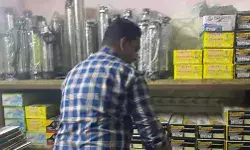 पुलिस के साथ मुंबई टीम ने पकड़ा क्रॉम्पटन सबमर्सिबल का जखीरा पुलिस के साथ मुंबई टीम ने पकड़ा क्रॉम्पटन सबमर्सिबल का जखीरा