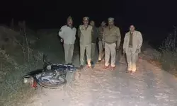 चलती रेलगाड़ी में रेप के विरोध पर हुआ था महिला का मर्डर- मुठभेड़ में..