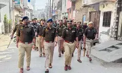 संभल हिंसा के बाद अलर्ट पुलिस की निगरानी में संपन्न हुई जुम्मे की नमाज