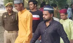 सुन्नी बोर्ड ने बताया था अपनी संपत्ति- सैकड़ों नमाजी पहुंचे UP कॉलेज