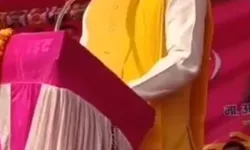 मंच के ऊपर मंत्री जी की दहाड़- नीचे थकान उतारने को चल रहा बीयर बार