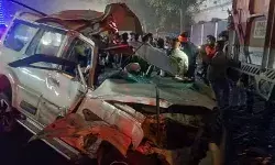 तेज रफ्तार स्कॉर्पियो सड़क किनारे खड़े ट्रक से टकराई-3 बारातियों की मौत तेज रफ्तार स्कॉर्पियो सड़क किनारे खड़े ट्रक से टकराई-3 बारातियों की मौत