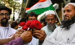 हिन्दूओं व तिरंगे के सम्मान में- डॉक्टर उतरे मैदान में- बांग्लादेशी... हिन्दूओं व तिरंगे के सम्मान में- डॉक्टर उतरे मैदान में- बांग्लादेशी...