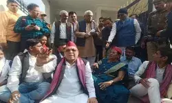 संभल जाने से रोकने को लेकर तकरार जारी- नेता प्रतिपक्ष बैठे धरने पर संभल जाने से रोकने को लेकर तकरार जारी- नेता प्रतिपक्ष बैठे धरने पर