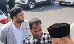 संभल जा रहे हरेंद्र मलिक समेत कई सांसदों का बॉर्डर पर रास्ता रोका संभल जा रहे हरेंद्र मलिक समेत कई सांसदों का बॉर्डर पर रास्ता रोका